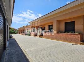 Houses (terraced house), 211 m², almost new, Zona