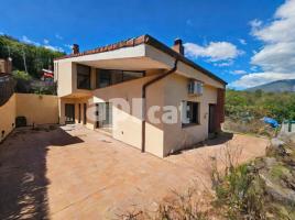 Houses (villa / tower), 174.00 m², near bus and train, almost new