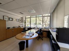 в аренду в офис, 131.00 m², pядом автобусный и железнодорожный, Ronda de Sant Antoni, 52
