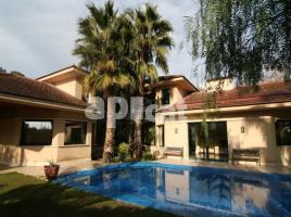 Houses (detached house), 700.00 m², near bus and train