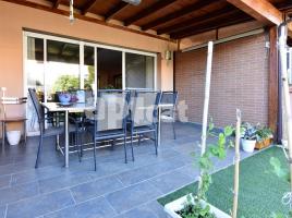 Casa (unifamiliar adossada), 224.00 m², prop de bus i tren, seminou