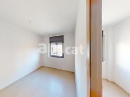 Flat, 58.29 m², near bus and train, almost new