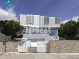 Houses (detached house), 466.00 m², near bus and train, almost new