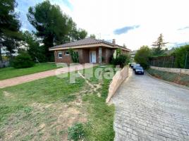 Houses (detached house), 402.00 m², near bus and train, almost new
