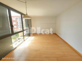 For rent flat, 96.00 m², near bus and train, almost new