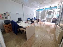 Local comercial, 185.00 m², prop de bus i tren, Calle Josep Maria de Sagarra