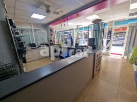 Local comercial, 185.00 m², prop de bus i tren, Calle Josep Maria de Sagarra