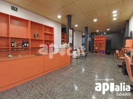 Local comercial, 126.00 m², cerca de bus y tren