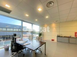 Office, 114.00 m², almost new