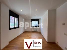 Piso, 70.00 m², cerca de bus y tren, seminuevo