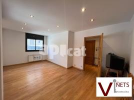 Piso, 70.00 m², cerca de bus y tren, seminuevo