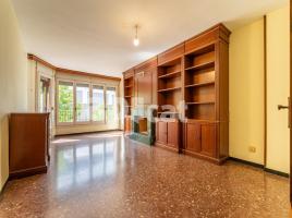 Piso, 123.00 m², cerca de bus y tren, Mestral