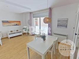 Piso, 111 m², cerca de bus y tren, seminuevo