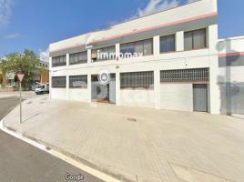 Louer , 2765 m², Zona