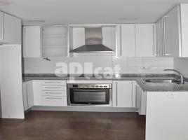 Flat, 70.00 m², near bus and train, almost new