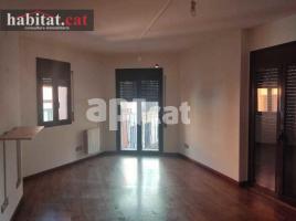 Piso, 80.00 m², cerca de bus y tren, seminuevo