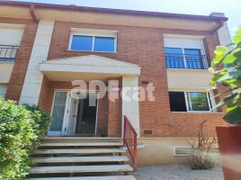 Casa (unifamiliar adossada), 262.00 m², prop de bus i tren, Calle d' Olorda