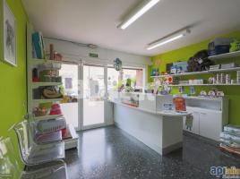 Local comercial, 76.00 m², cerca de bus y tren