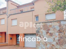 Houses (terraced house), 237.00 m², almost new