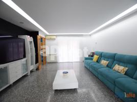  (unifamiliar adossada), 324.00 m², حافلة قرب والقطار