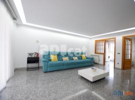  (unifamiliar adossada), 324.00 m², حافلة قرب والقطار