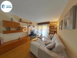 Piso, 107.00 m², cerca de bus y tren