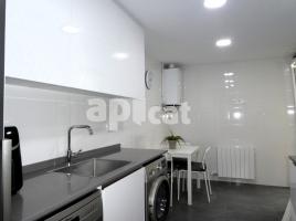 Flat, 131.00 m², near bus and train, almost new