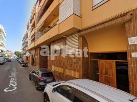 Pis, 137.00 m², 附近的公共汽車和火車, Calle Angel Guimerà, 63