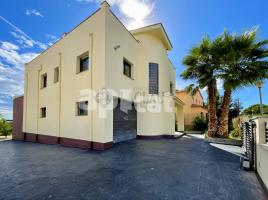 Casa (unifamiliar aislada), 285.00 m², cerca de bus y tren, seminuevo