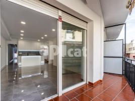 Piso, 111.00 m², cerca de bus y tren