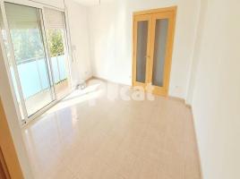 Flat, 78.00 m², near bus and train, almost new