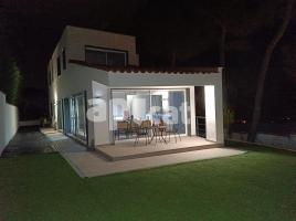 Casa (unifamiliar aïllada), 240.00 m², prop de bus i tren, seminou, Castelloli