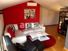 Alquiler dúplex, 130.00 m², cerca de bus y tren, seminuevo