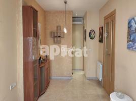 Flat, 102.16 m², near bus and train, almost new