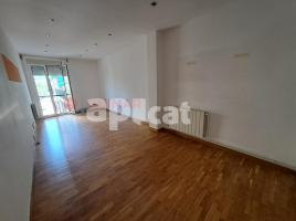 Pis, 63.00 m², prop de bus i tren, Centre