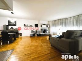 Piso, 254.00 m², cerca de bus y tren