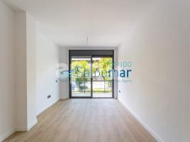 Flat, 84.00 m², near bus and train, almost new, PORT