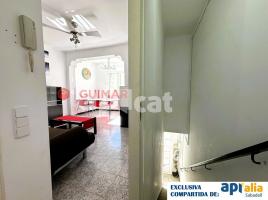 Pis, 76.00 m², حافلة قرب والقطار