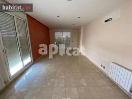 Casa (unifamiliar aislada), 351.00 m², cerca de bus y tren, seminuevo