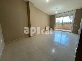 Piso, 80.00 m², cerca de bus y tren, seminuevo