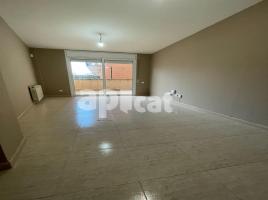 Piso, 80.00 m², cerca de bus y tren, seminuevo