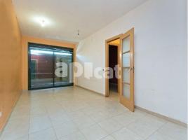 Flat, 97.00 m², near bus and train, almost new