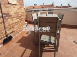 Attic, 92.00 m², near bus and train, almost new, centro