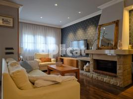 Casa (unifamiliar adosada), 245.00 m², cerca de bus y tren, seminuevo