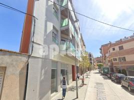 Flat, 92.00 m², near bus and train, almost new