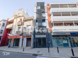 Local comercial, 107.00 m², prop de bus i tren, Calle de Joaquim Rubió i Ors, 109