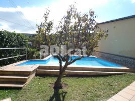 For rent Houses (detached house), 218.00 m², near bus and train