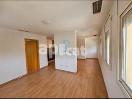 Pis, 92.00 m², près de bus et de train, Calle Cúspide