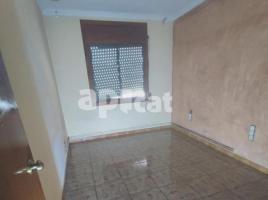 Pis, 71.00 m², حافلة قرب والقطار