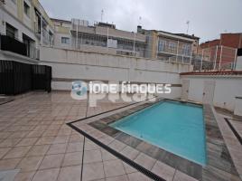 Flat, 96.00 m², near bus and train, almost new